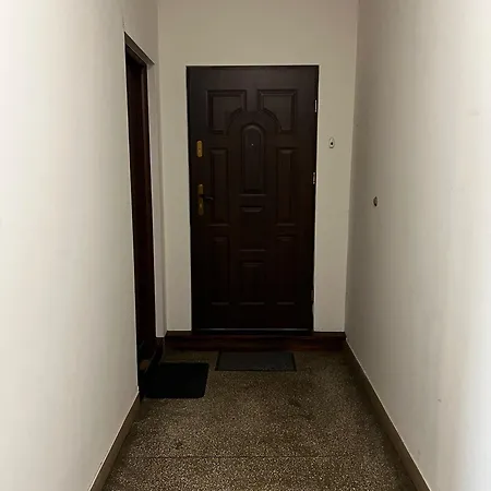 公寓 Na Miare 亚罗钦